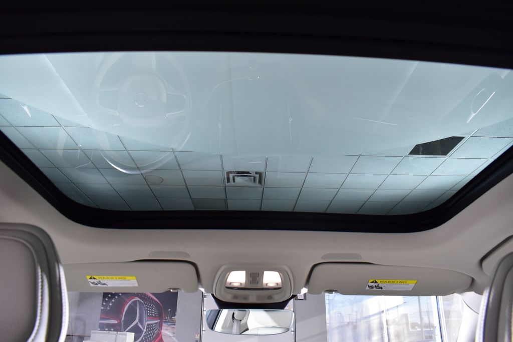 Thumbnail: 2023 Volvo XC60 - 25