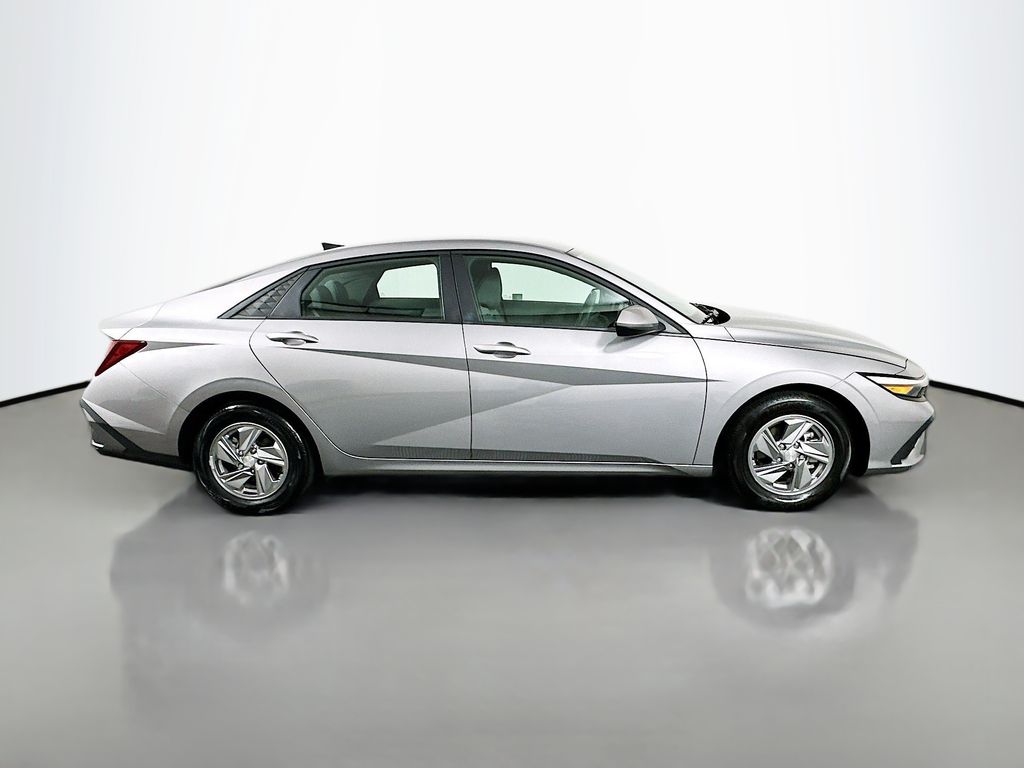 Thumbnail: 2025 Hyundai Elantra - 4
