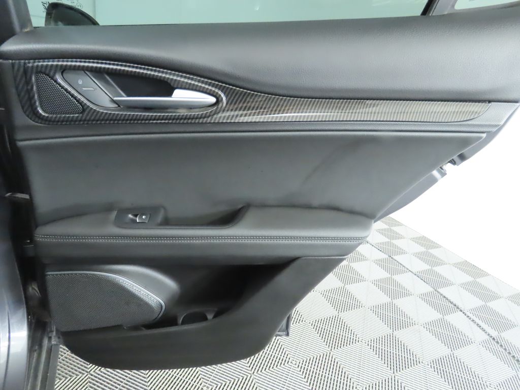 Thumbnail: 2020 Alfa Romeo Stelvio - 27