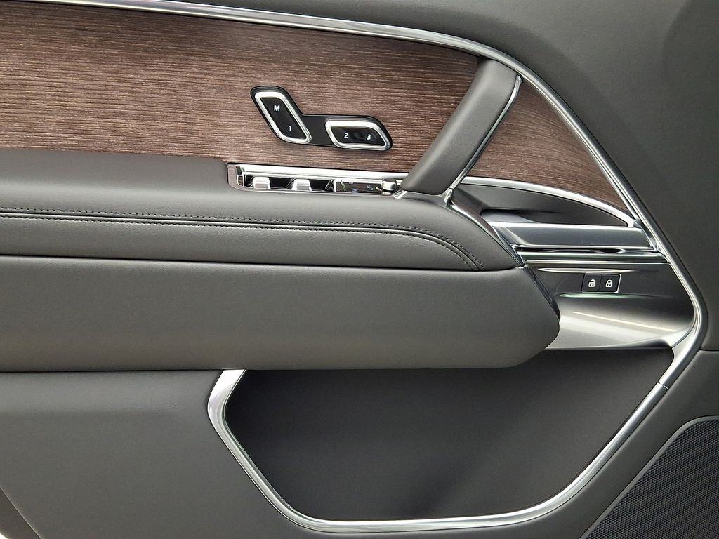 Thumbnail: 2026 Land Rover Range Rover - 10