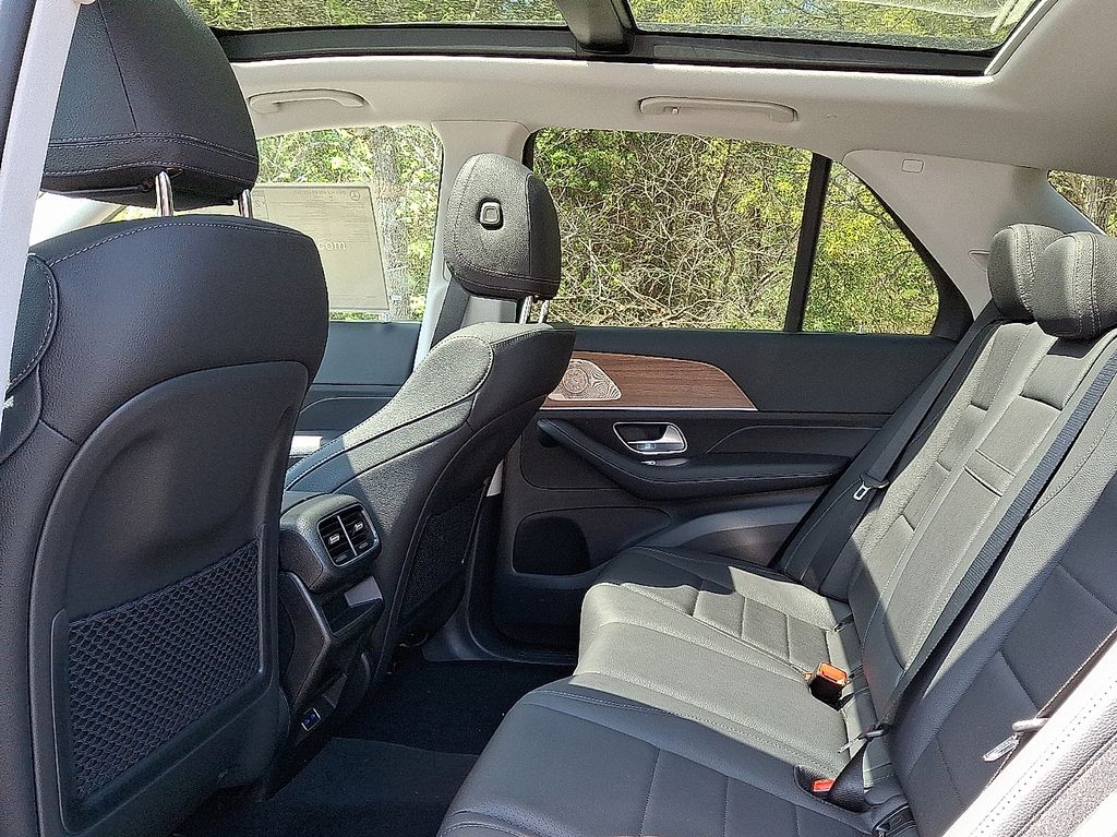 Thumbnail: 2026 Mercedes-Benz GLE - 7