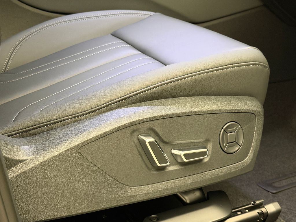 Thumbnail: 2026 Audi Q3 - 13