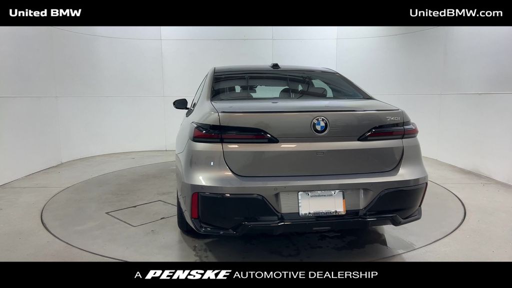 Thumbnail: 2026 BMW 7 Series - 7