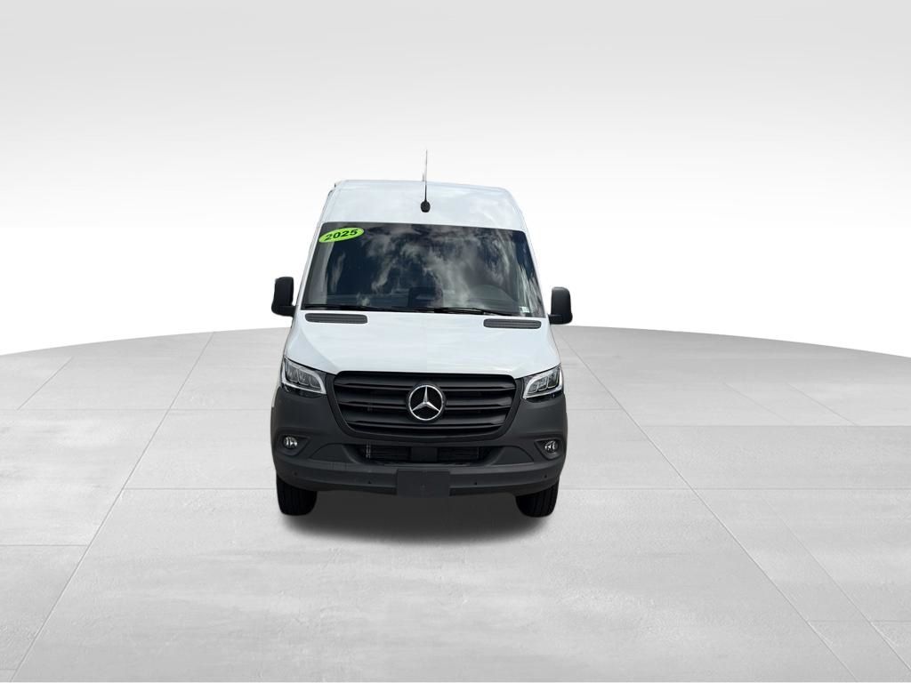 Used 2025 White Mercedes-Benz Cargo 170 WB image 8