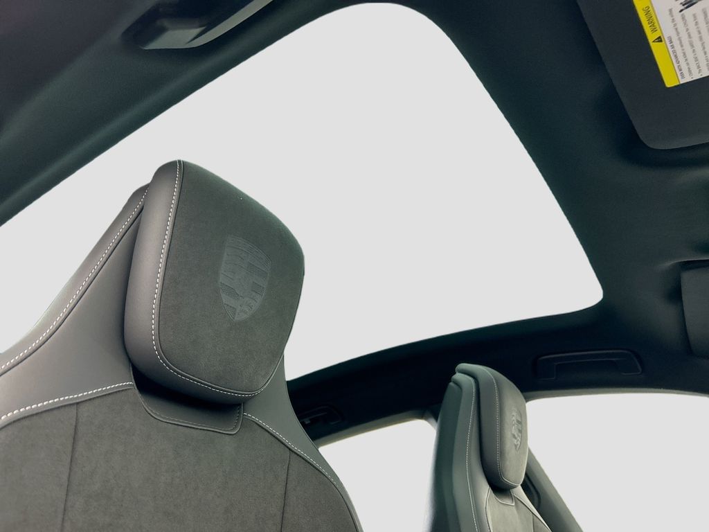 Thumbnail: 2026 Porsche Taycan - 21