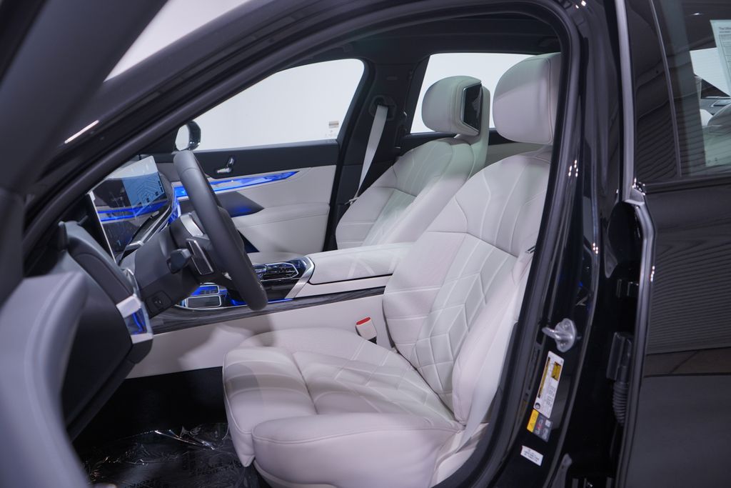 Thumbnail: 2026 BMW i7 - 7