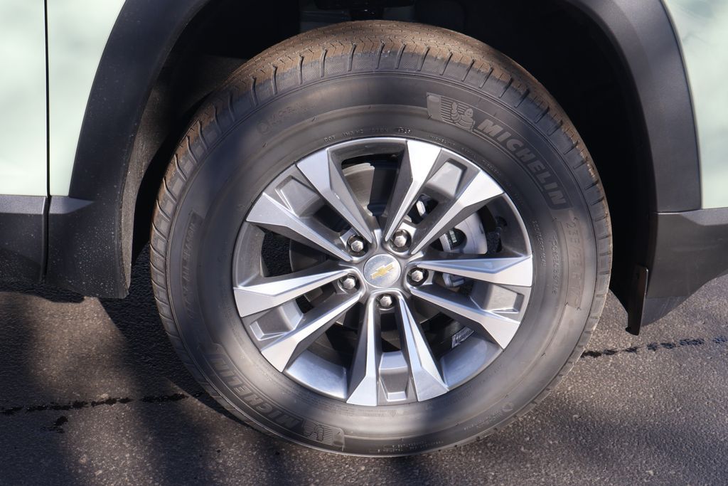 Thumbnail: 2026 Chevrolet Equinox - 11