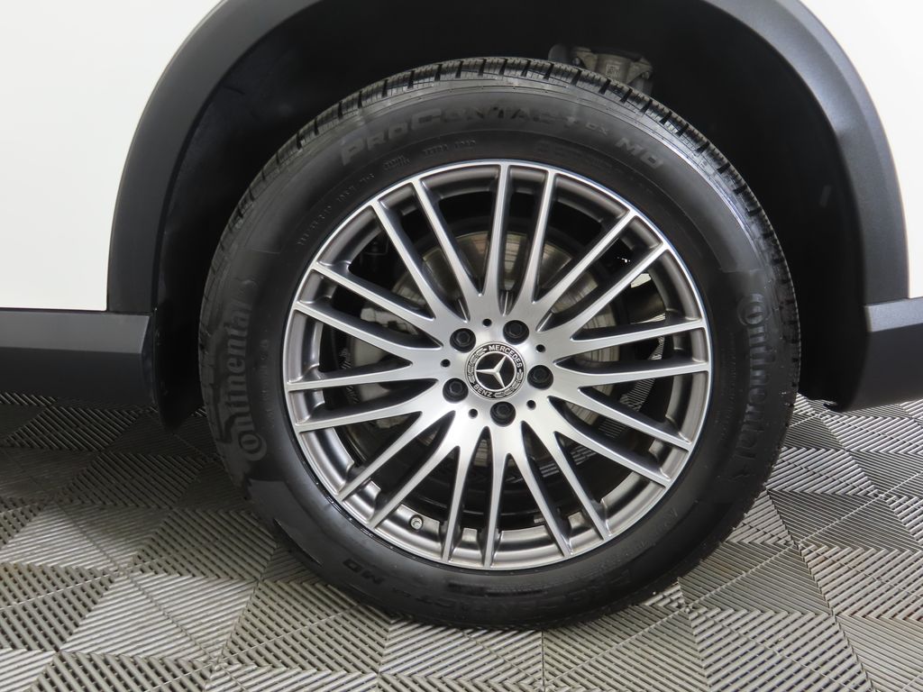 Thumbnail: 2025 Mercedes-Benz GLC - 31