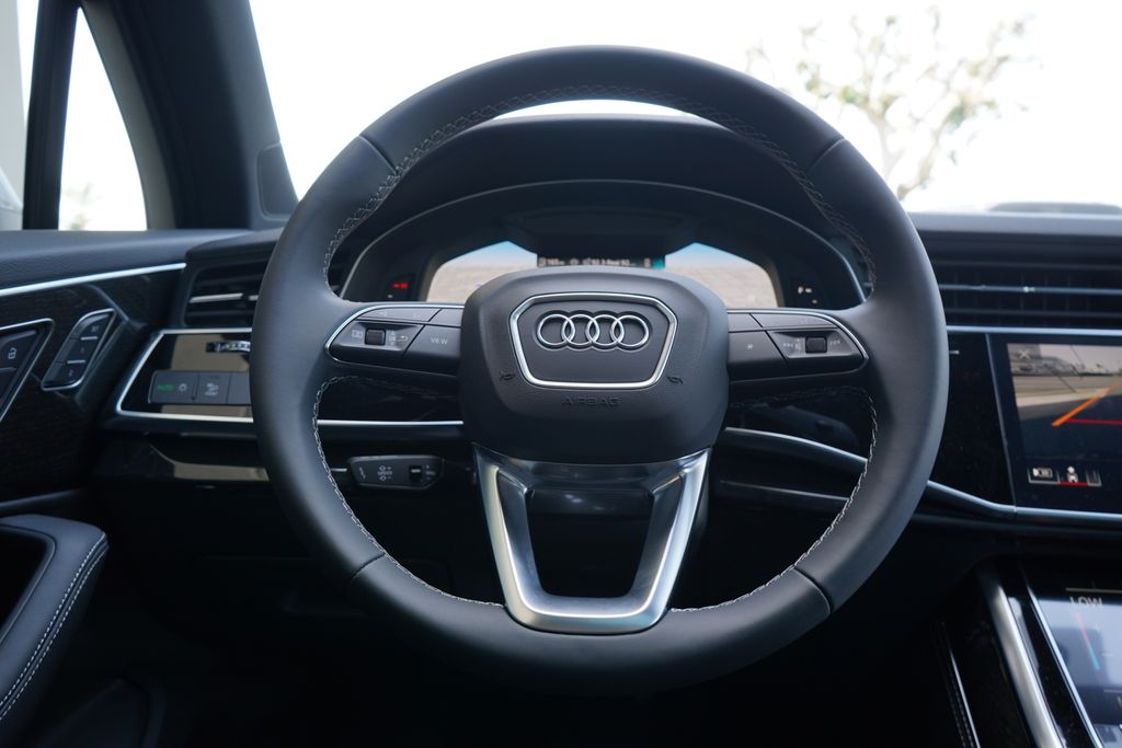 2025 Audi Q7  13