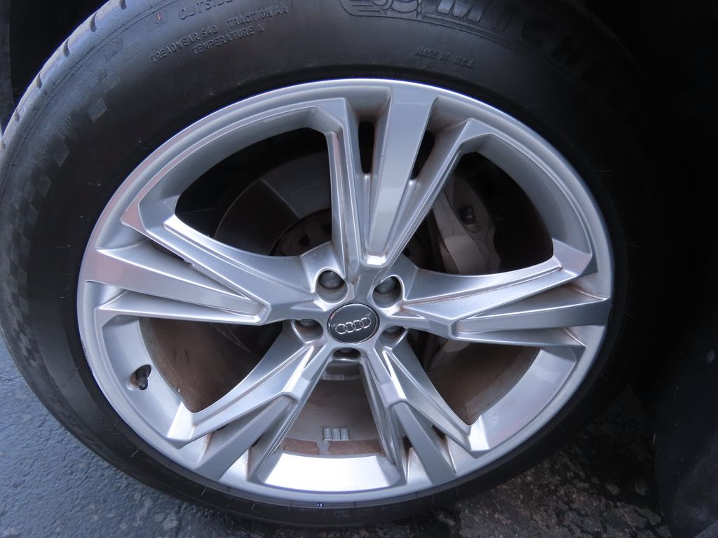 Thumbnail: 2019 Audi Q8 - 15