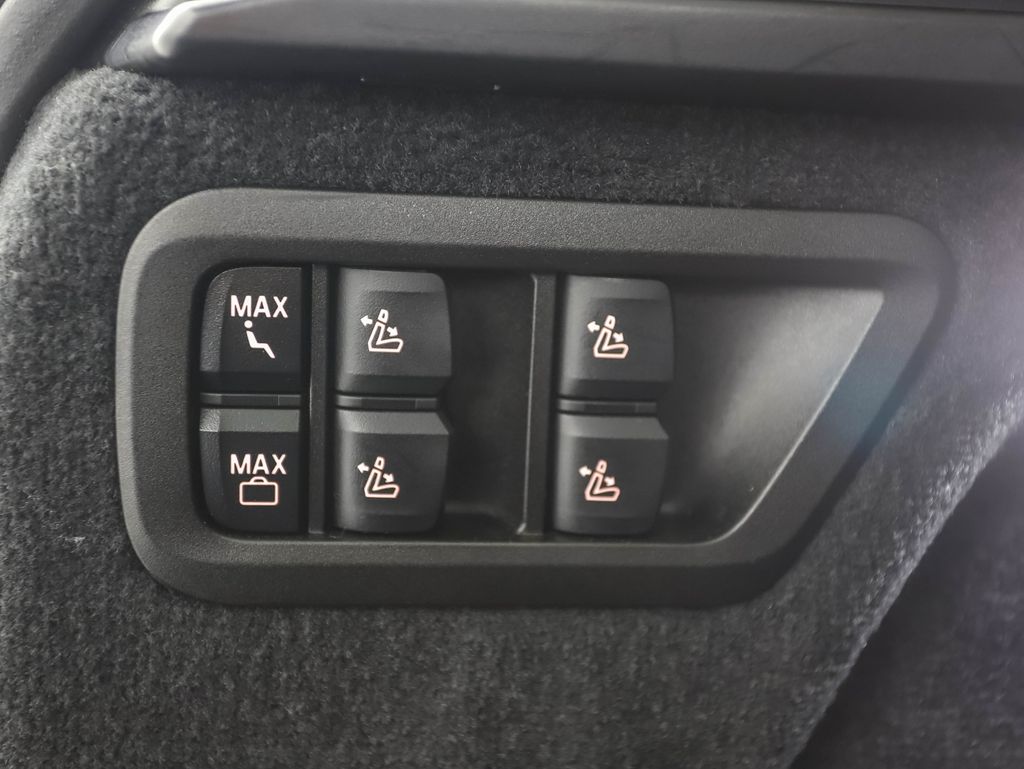 Thumbnail: 2025 BMW X7 - 27