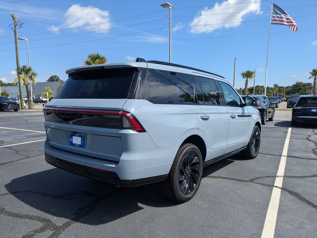 2027 Lincoln Navigator 