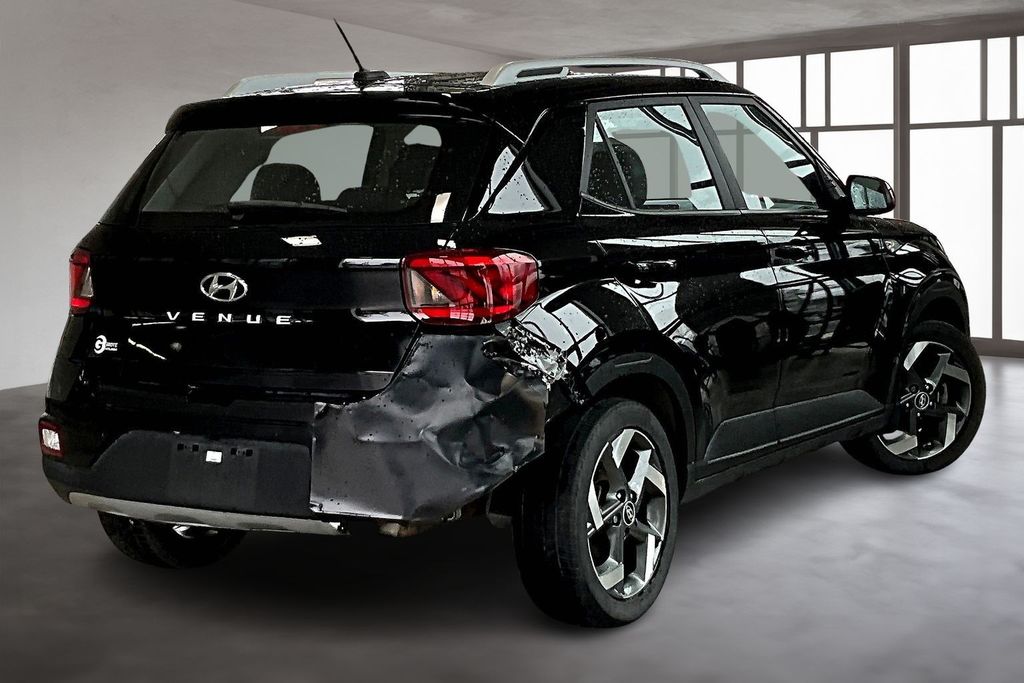 Used 2023 Black Hyundai SEL image 3