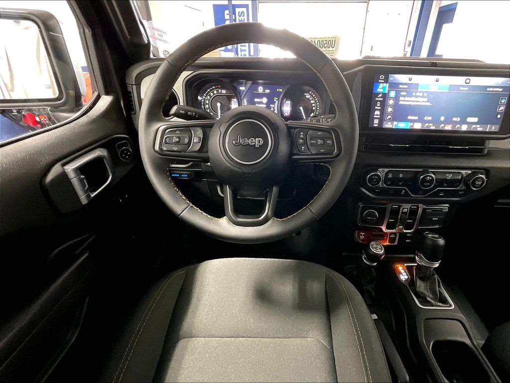 2024 Jeep Wrangler — photo 17