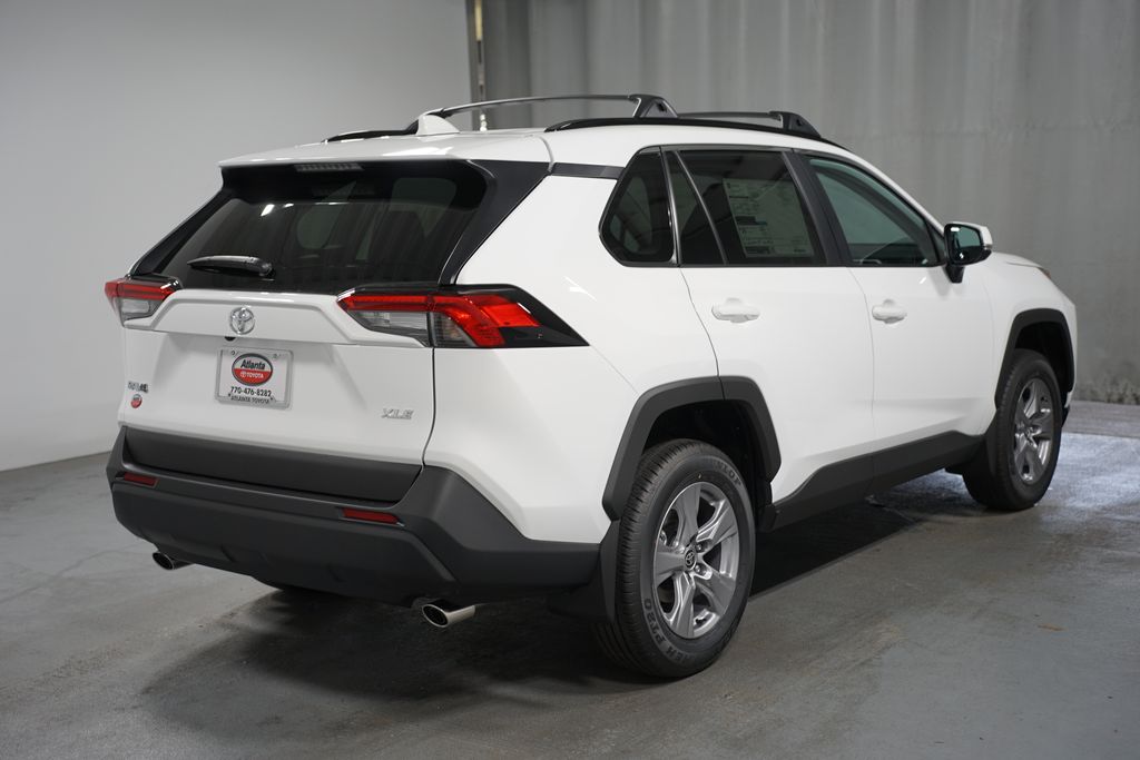 2025 Toyota RAV4 XLE 8