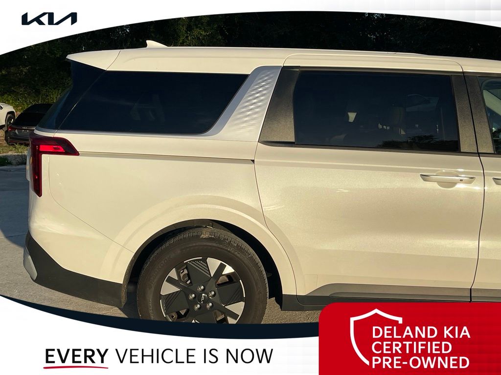 Used 2026 Kia Carnival Hybrid Van