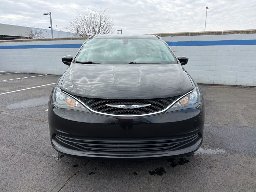 Thumbnail: 2017 Chrysler Pacifica - 8