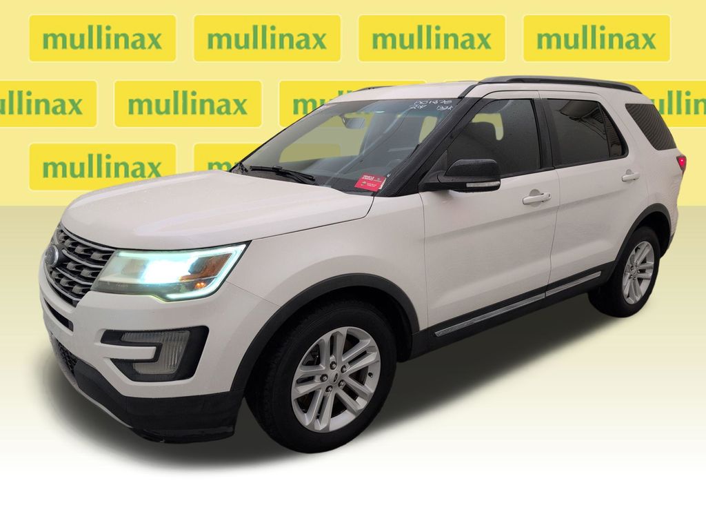Used 2017 White Ford XLT image 10