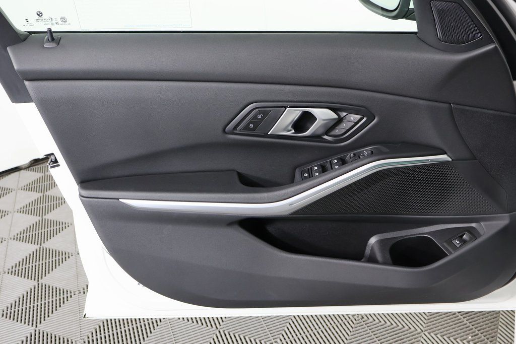 Thumbnail: 2025 BMW 3 Series - 12