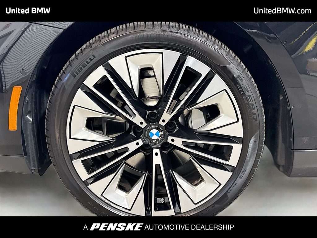 Thumbnail: 2025 BMW 5 Series - 2