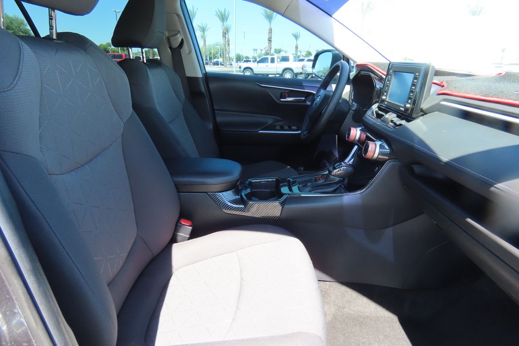Thumbnail: 2021 Toyota RAV4 - 19