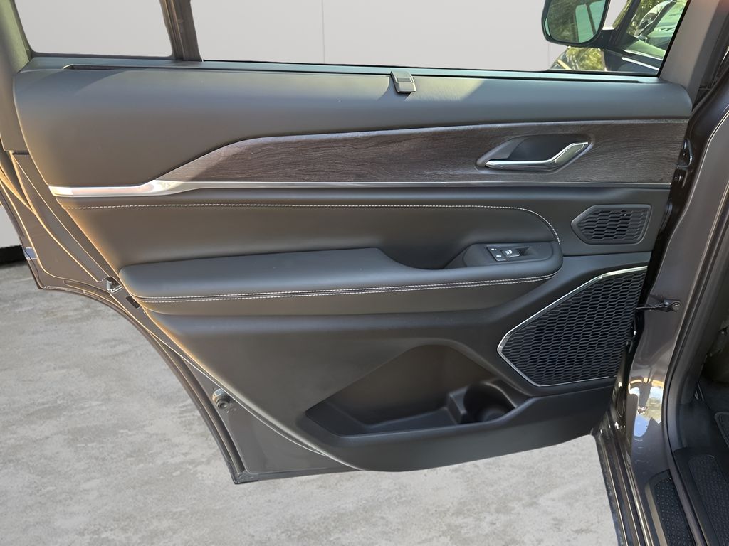 New Car 2025 Jeep Grand Cherokee L  Overland For Sale Under $60,000 In Austin, Texas