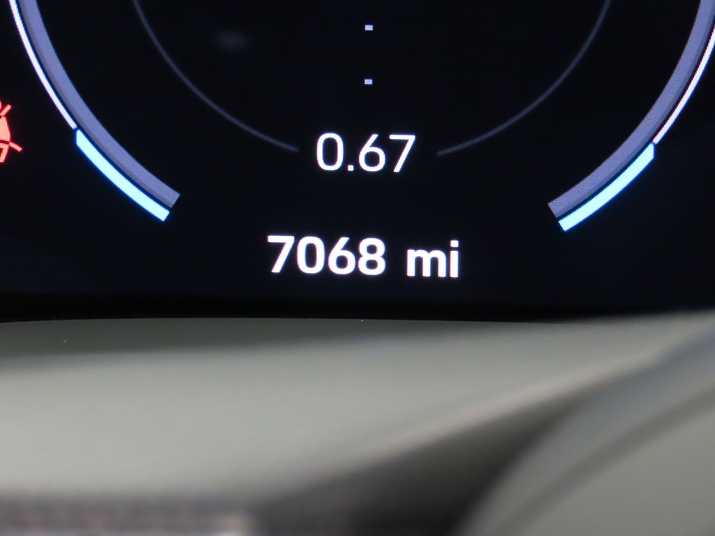 Thumbnail: 2025 Porsche Taycan - 18