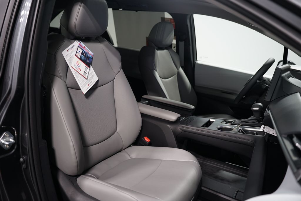 Thumbnail: 2025 Toyota Sienna - 28