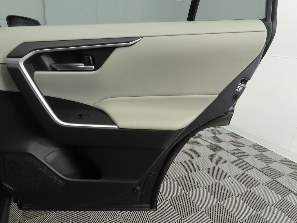 Thumbnail: 2020 Toyota RAV4 - 27