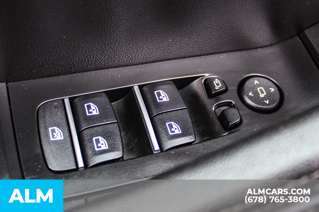 Used 2022 Black BMW xDrive40i image 41