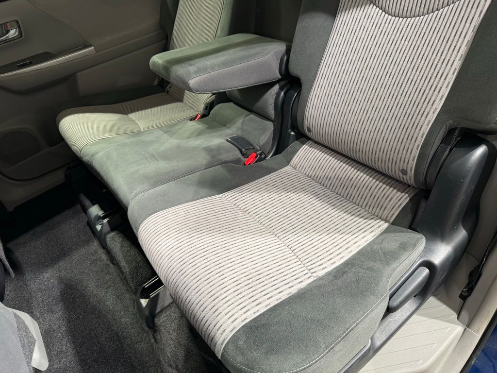 Thumbnail: 2015 Toyota Prius v - 19