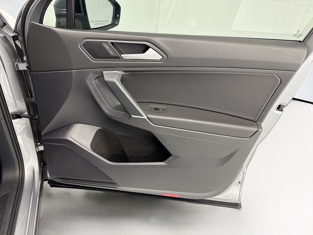 Thumbnail: 2020 Volkswagen Tiguan - 23