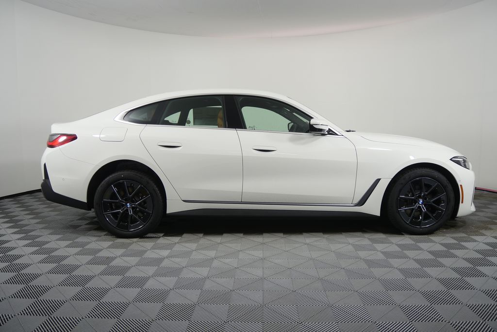 Thumbnail: 2026 BMW i4 - 2