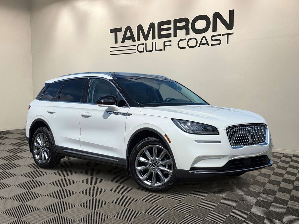 Pristine White Metallic Tri-Coat 2022 Lincoln Corsair Standard FWD SUV / Crossover Front-Wheel Drive 8-Speed Automatic