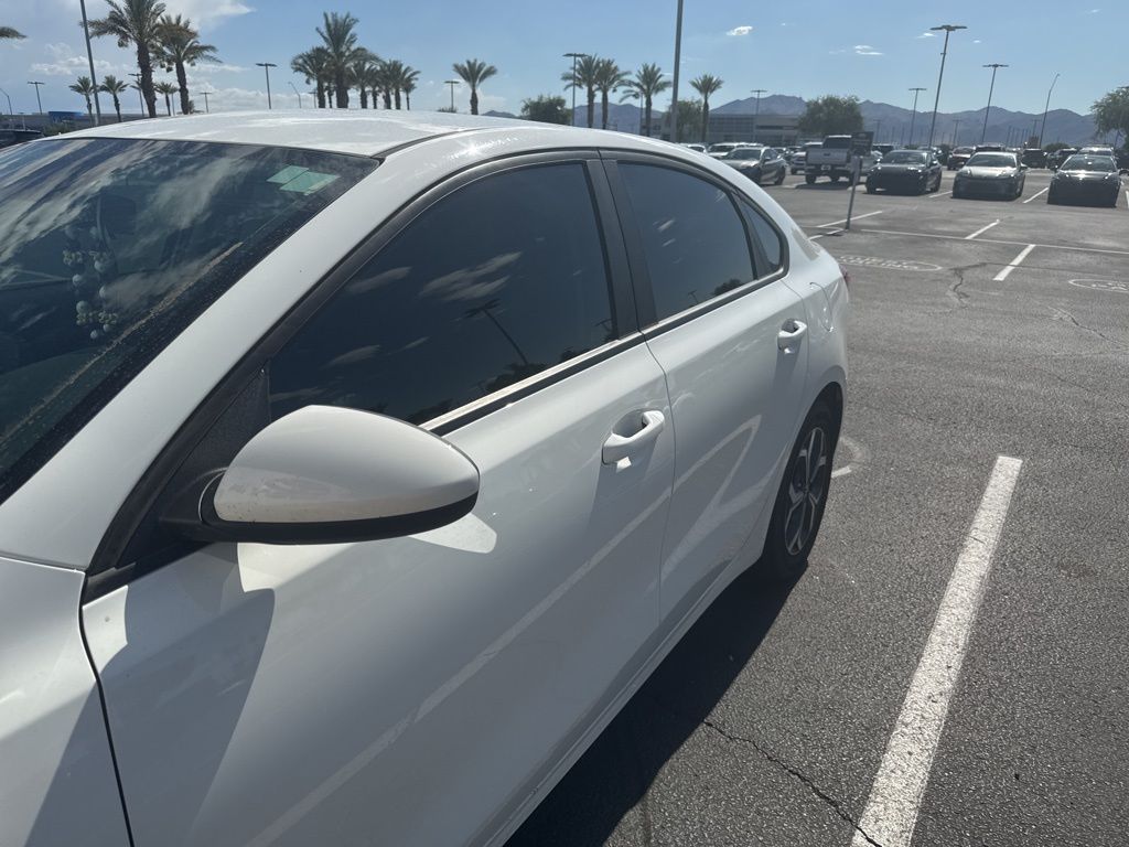 Thumbnail: 2021 Kia Forte - 12