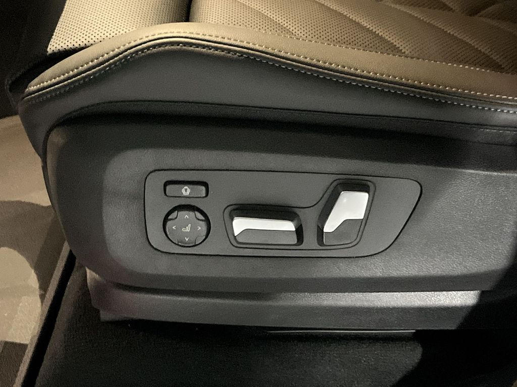 Thumbnail: 2026 BMW X5 - 12