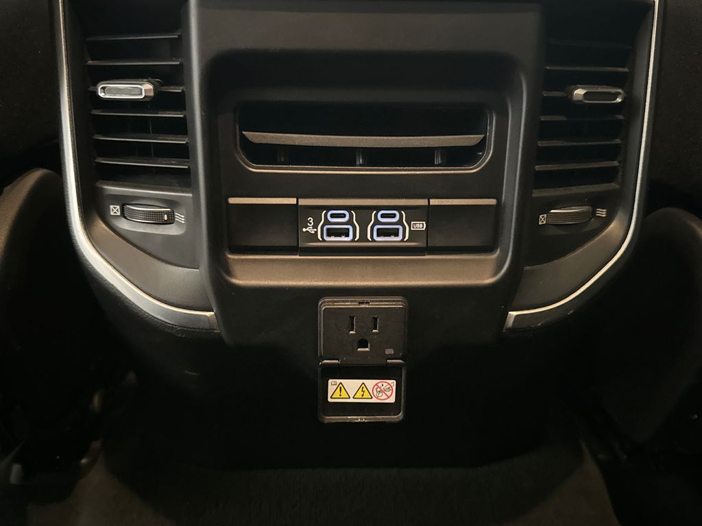 Used 2019 White Ram Big Horn/Lone Star image 30