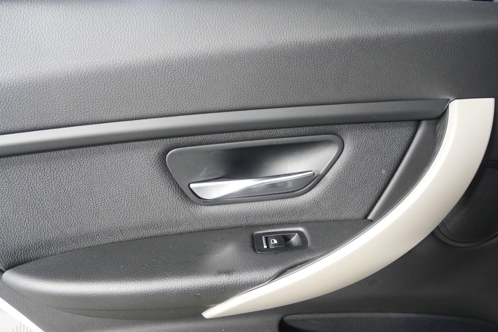 Thumbnail: 2018 BMW 3 Series - 14