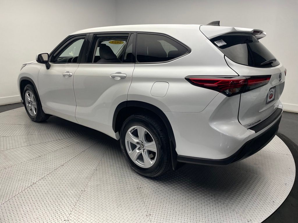 Thumbnail: 2022 Toyota Highlander - 7