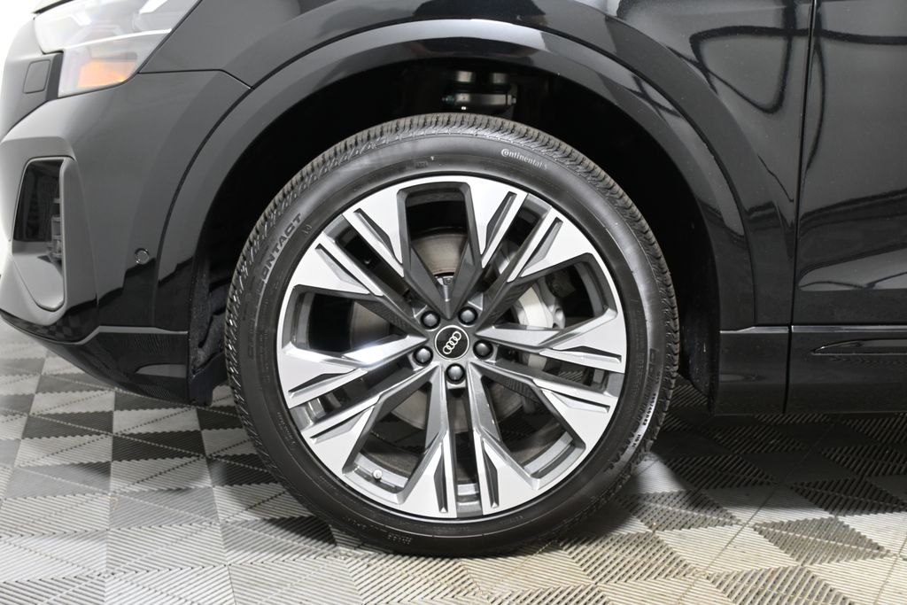 Thumbnail: 2025 Audi Q8 - 11