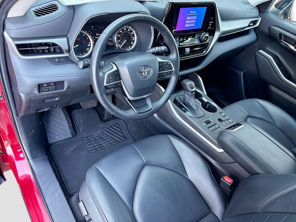 Thumbnail: 2023 Toyota Highlander - 9