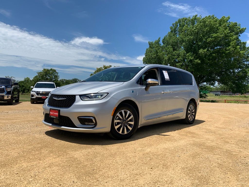  2023 Chrysler Pacifica Hybrid Limited FWD   