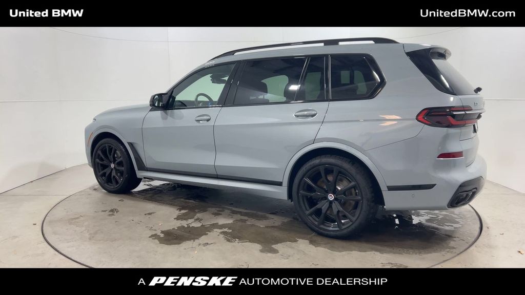 2023 BMW X7 M60i 6