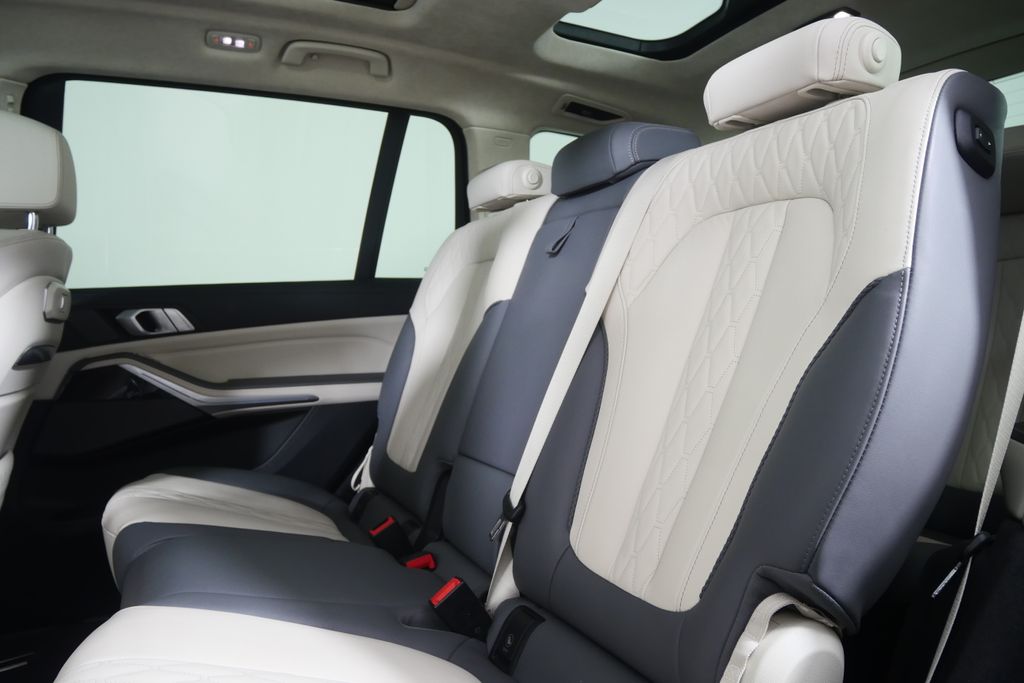 Thumbnail: 2023 BMW X7 - 15