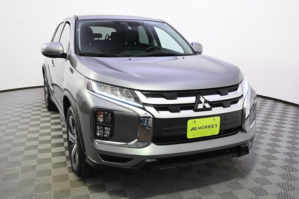 Used 2025  Mitsubishi 2.0 SE image 9