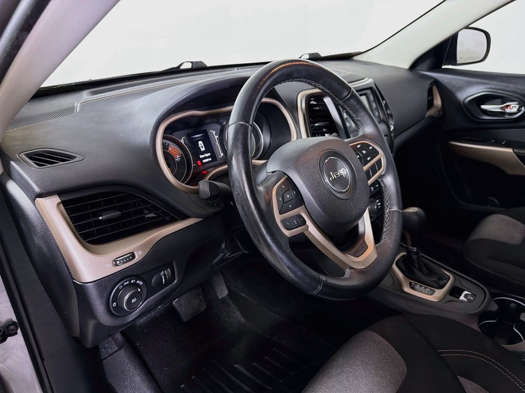 Used 2018 Jeep Cherokee SUV