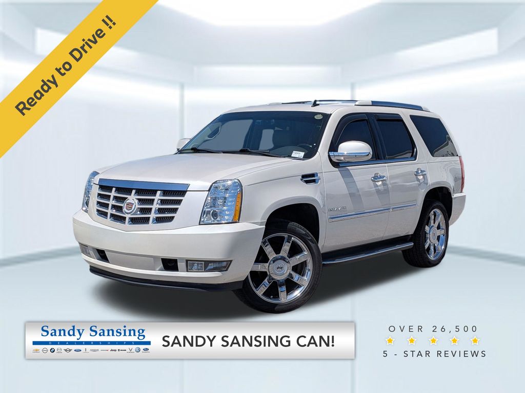 White Diamond Clearcoat 2013 Cadillac Escalade Luxury RWD SUV / Crossover Rear-Wheel Drive 6-Speed Automatic Overdrive
