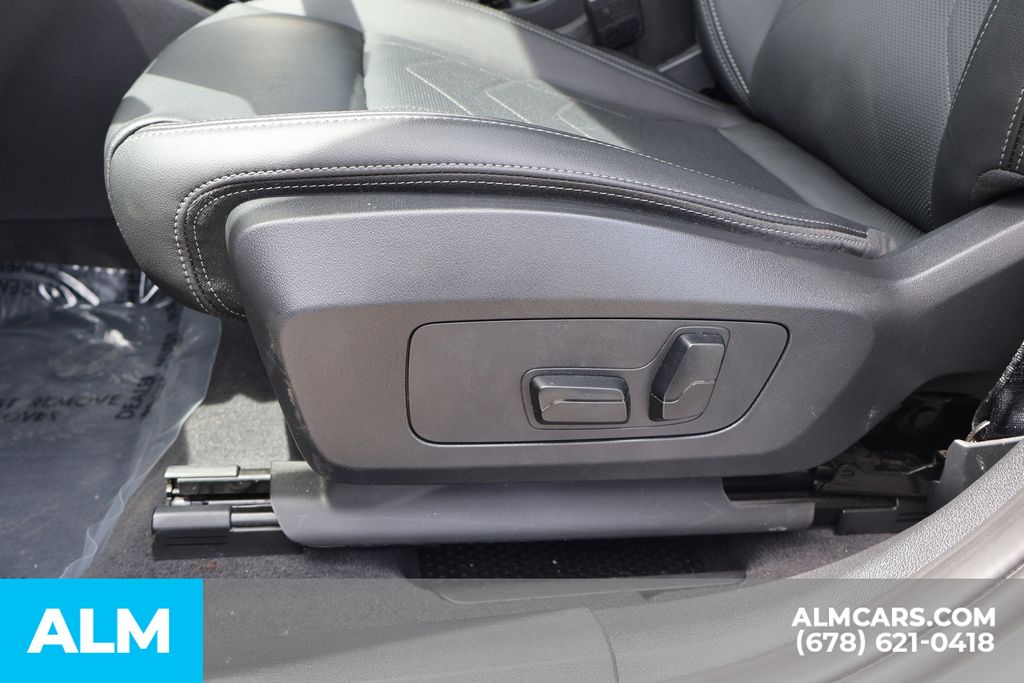 Used 2025 White BMW xDrive28i image 11