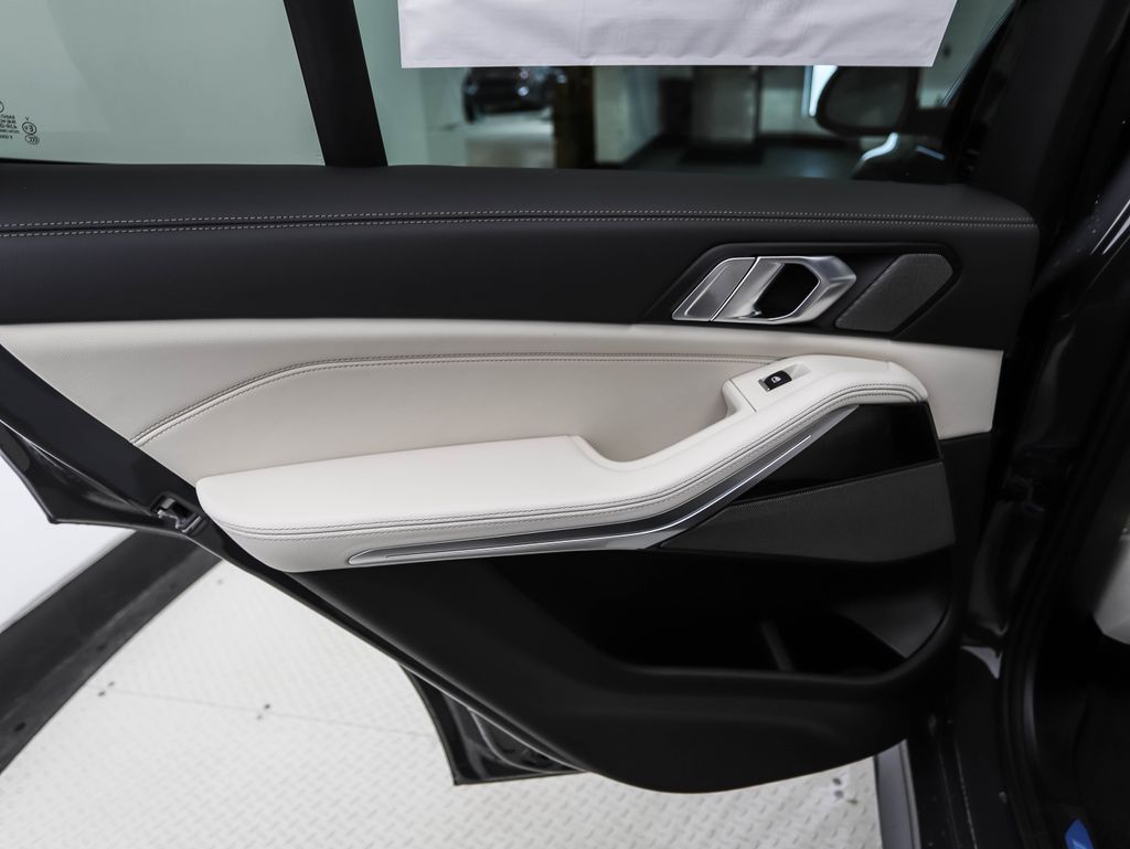 2026 BMW X5 xDrive50e 18