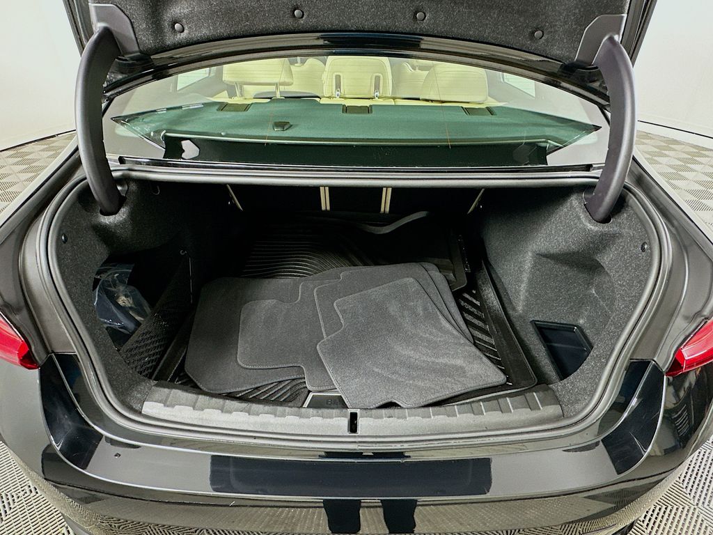 Thumbnail: 2025 BMW 3 Series - 27